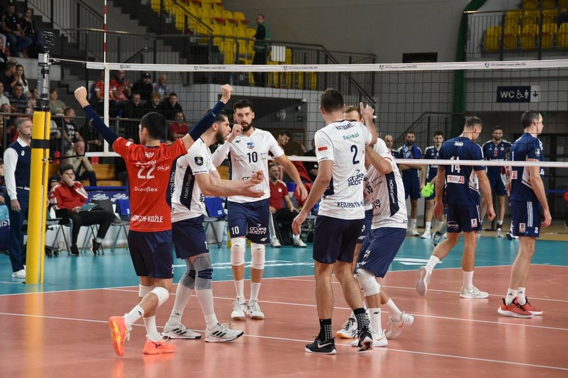 Zacięty bój i wygrana na inaugurację Ligi Mistrzów. ZAKSA ograła Olympiacos Pireus. FOTOREPORTAŻ