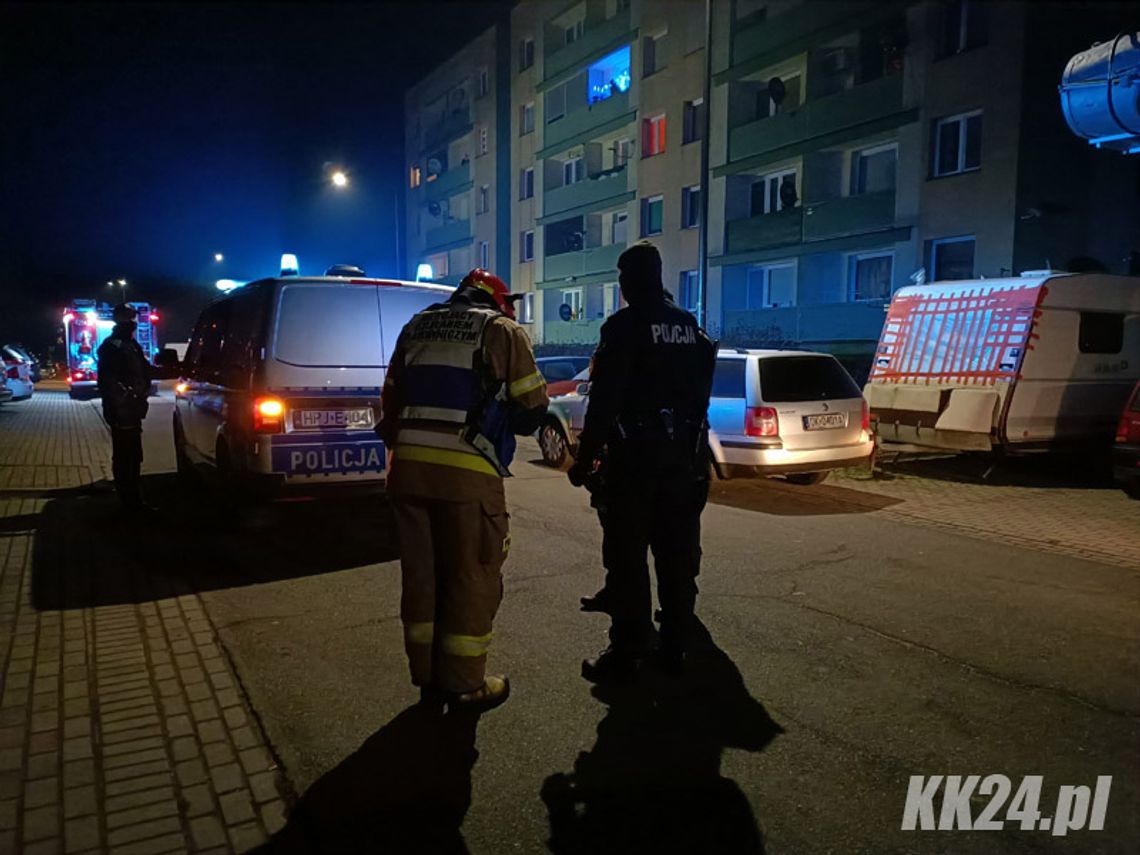 Zagroził, że wyskoczy z drugiego piętra. Akcja policji i straży pożarnej w Azotach