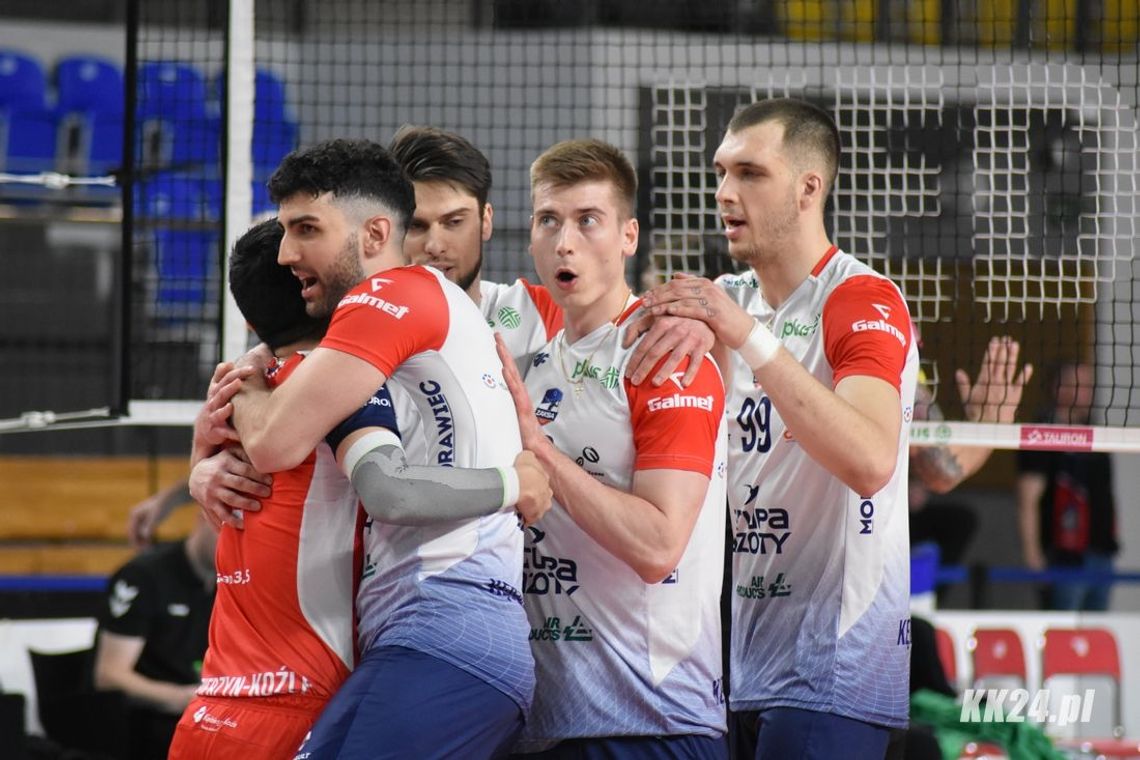 ZAKSA pewnie ograła GKS Katowice i jest bliżej awansu do półfinału PlusLigi. FOTOREPORTAŻ