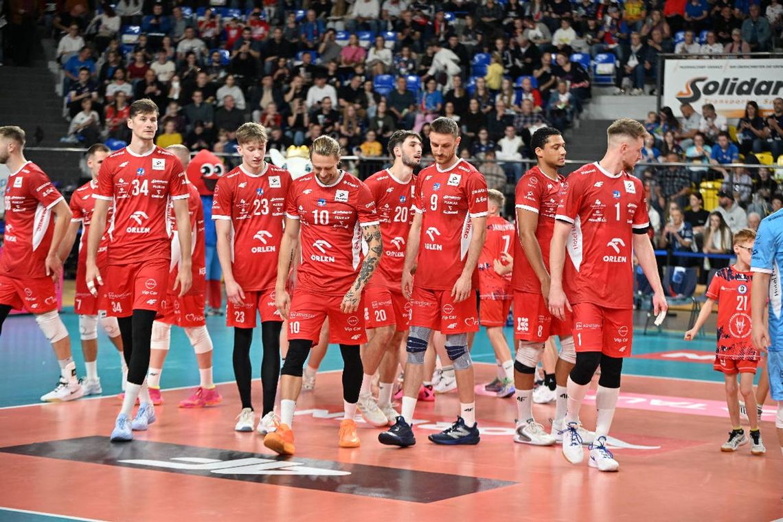 ZAKSA postawiła się mistrzom Polski. Kędzierzynianie przegrali po walce z Aluronem Wartą Zawiercie ZAKSA postawiła się mistrzom Polski. Kędzierzynianie przegrali po walce z Aluronem Wartą Zawiercie