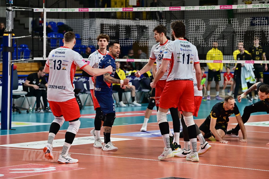 ZAKSA w końcu się przełamała! Kędzierzynianie pokonali na własnym parkiecie Skrę Bełchatów ZAKSA w końcu się przełamała! Kędzierzynianie pokonali na własnym parkiecie Skrę Bełchatów