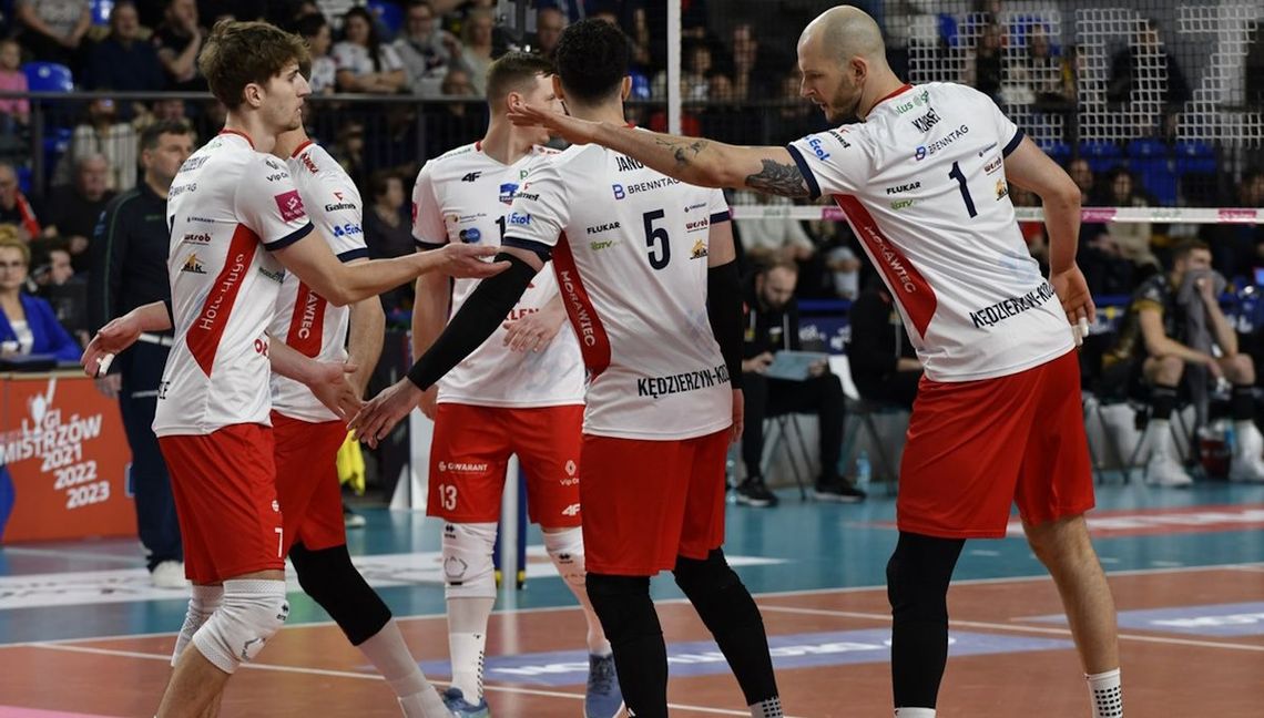 ZAKSA wygrywa w Będzinie i ponownie wskakuje na czwarte miejsce w tabeli ligowej!