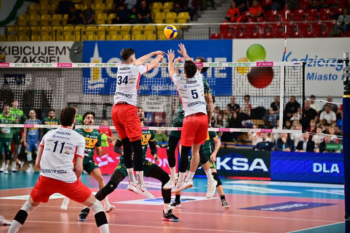 ZAKSA z porażką w domowym debiucie PlusLigi. Goście skuteczniejsi w końcówkach ZAKSA z porażką w domowym debiucie PlusLigi. Goście skuteczniejsi w końcówkach