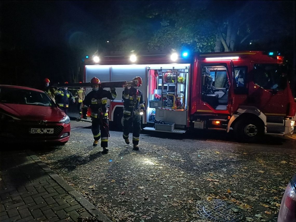 Zaniepokojona rodzina od dłuższego czasu nie widziała mężczyzny. Służby ratunkowe w bloku przy ul. 11 Listopada