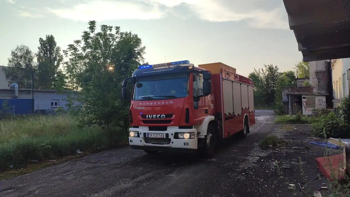 Zapach amoniaku zaniepokoił mieszkańców wsi. Strażacy z Kędzierzyna-Koźla interweniują w powiecie nyskim