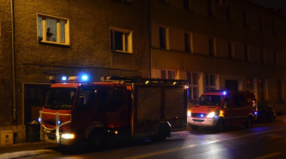 Zatrucie tlenkiem węgla w Koźlu. Pogotowie zabrało poszkodowanego mężczyznę do szpitala