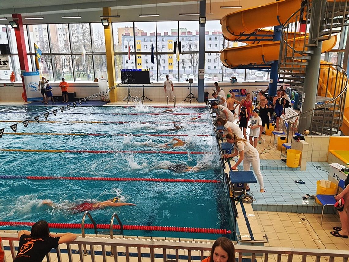 Zawodnicy Swim Team MOSIR z 32 medalami! Sukcesy kędzierzyńsko-kozielskich pływaków.