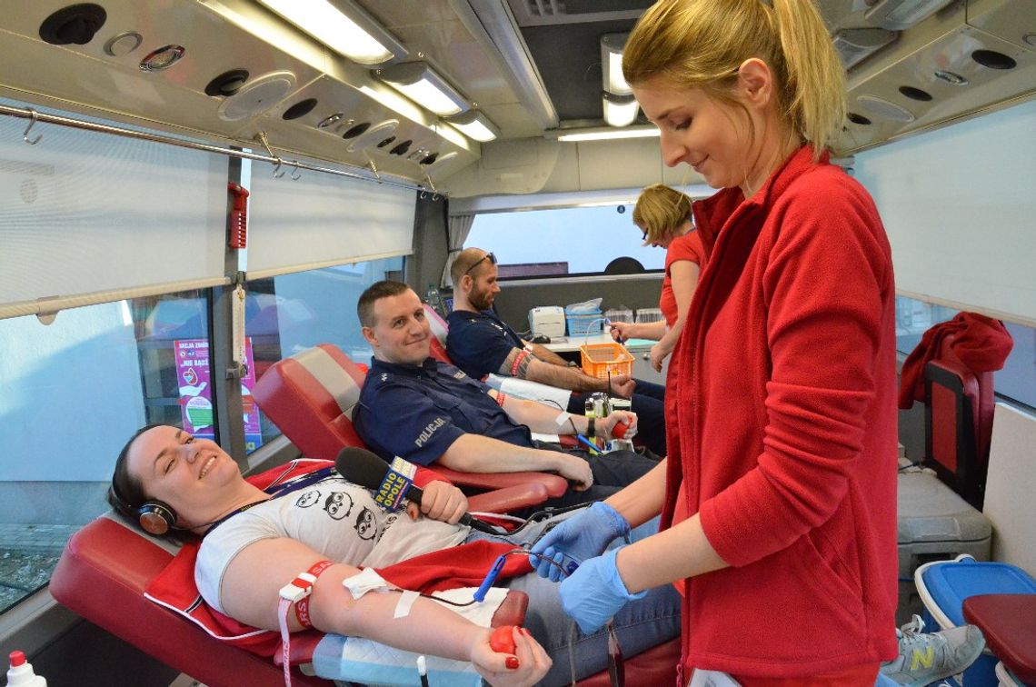 Zbieramy krew dla Ewy. Kędzierzyńscy policjanci zapraszają do honorowego oddawania krwi