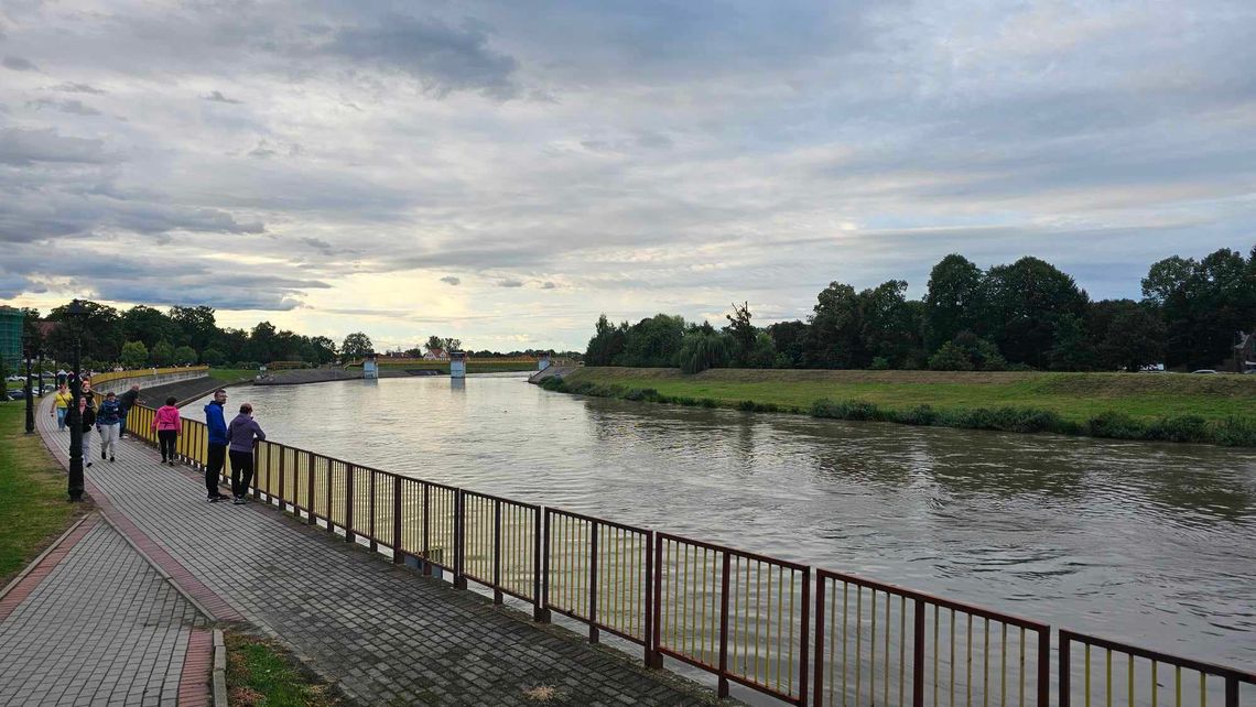 Zbiornik Racibórz wypełniony w ponad połowie i cały czas przyjmuje wody napływające od strony Czech. Poziom Odry alarmowy i nadal rośnie