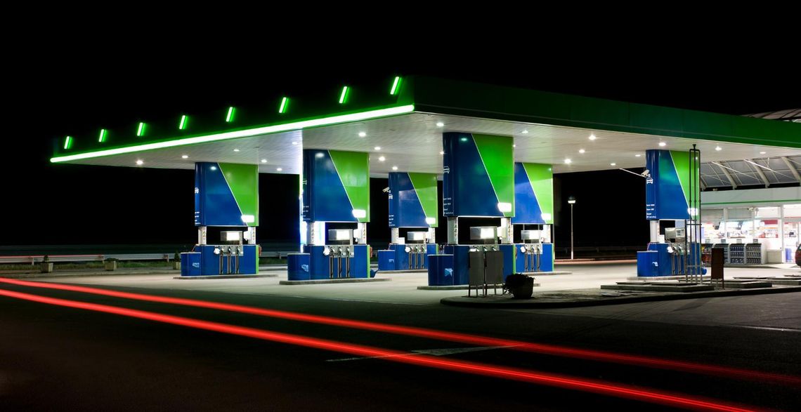 Zbuduj stację paliw, która zarabia