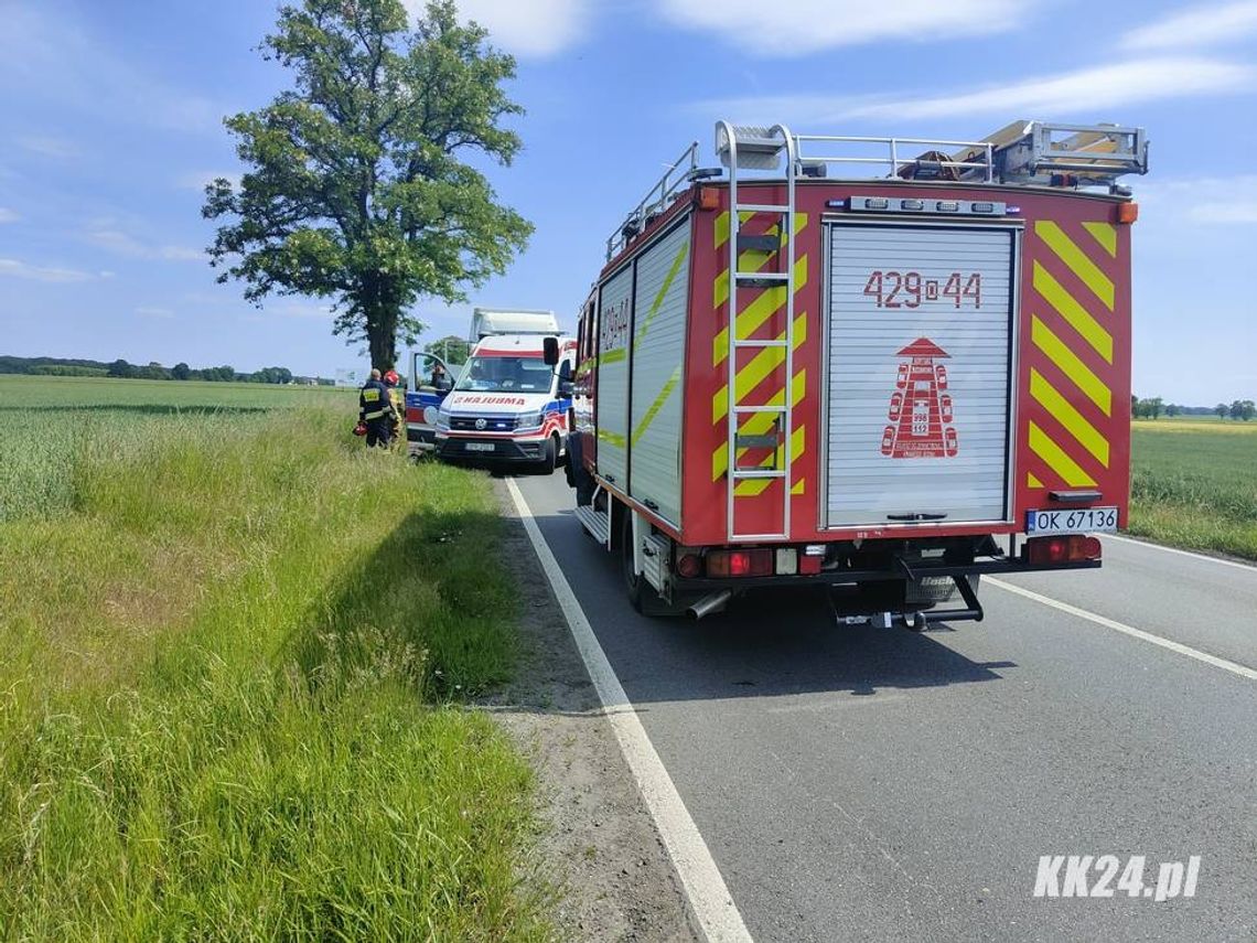 Zderzenie dwóch ciężarówek na drodze krajowej nr 45. Jeden z kierowców odjechał