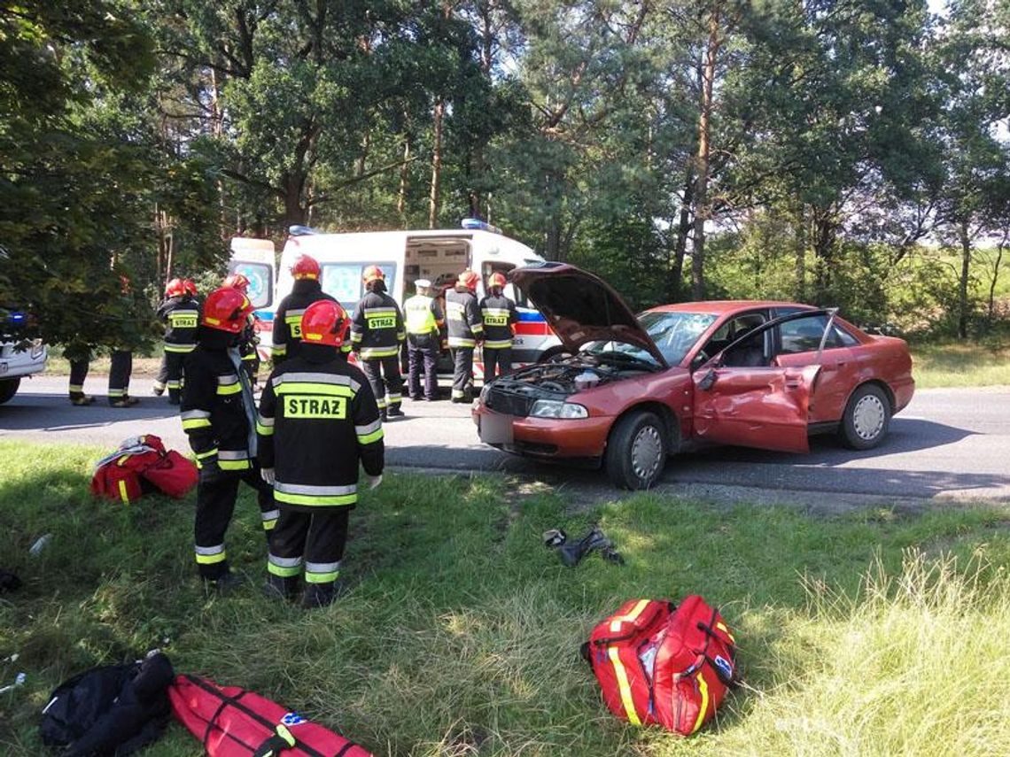 Zderzenie motocykla z samochodem osobowym. Droga wojewódzka zablokowana