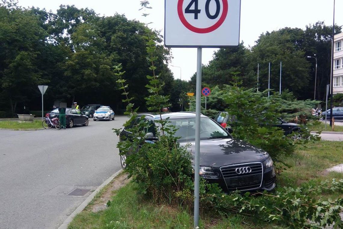 Zderzenie przy biurowcu w Blachowni. Sprawca pod wpływem alkoholu