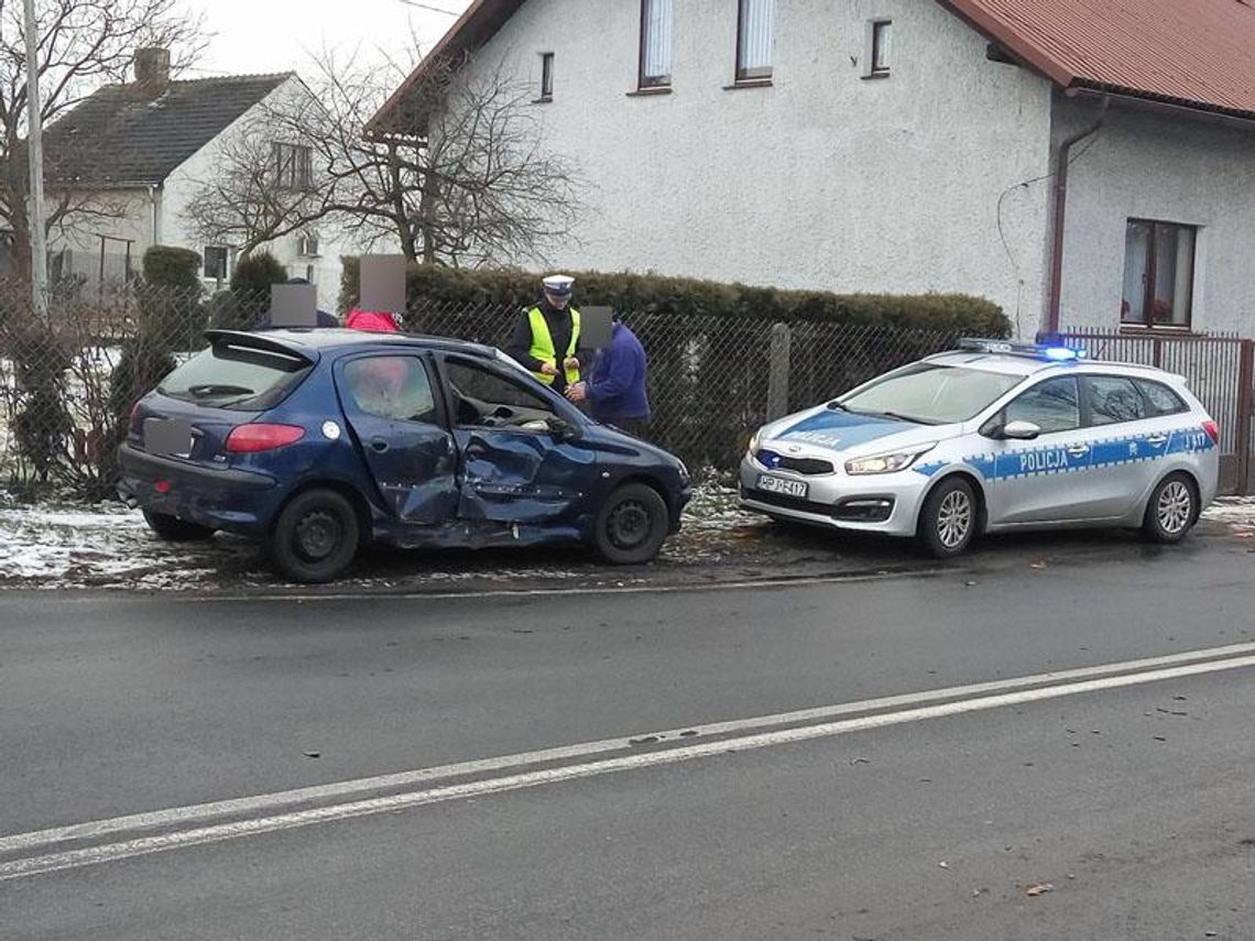 Zderzenie tira z osobówką w Blachowni. Szczęście w nieszczęściu