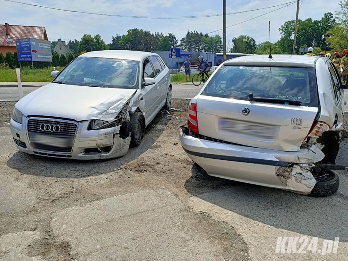 Zderzenie trzech samochodów na zjeździe do Lenartowic. Kierowcy utknęli w ogromnych korkach