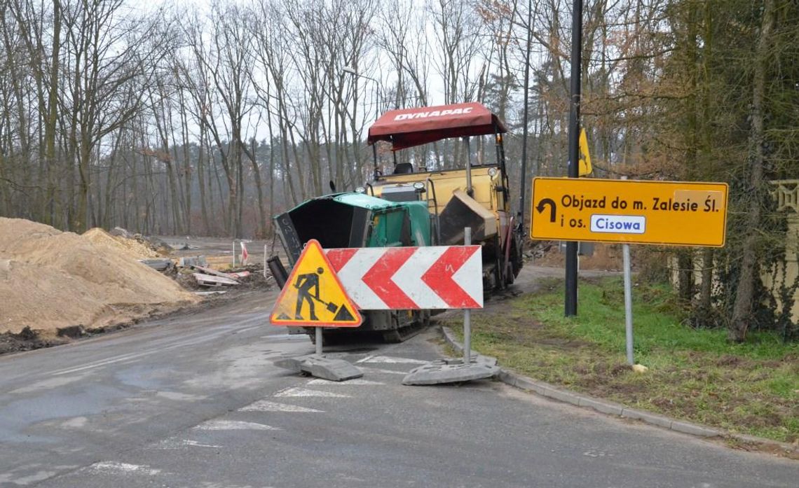 Złe wieści dla kierowców. Otwarcie drogi z Kuźniczek do Cisowej ponownie przełożone