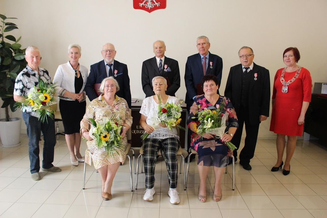 Złote gody w kozielskim Urzędzie Stanu Cywilnego. Małżeństwa z długim stażem uhonorowane medalami prezydenta RP