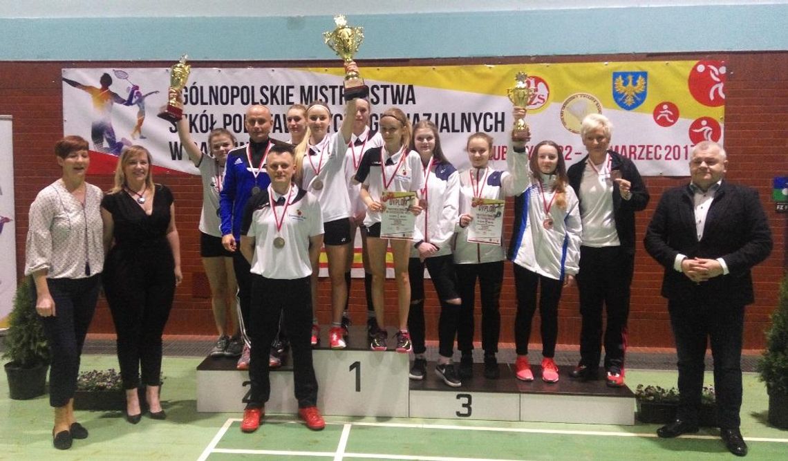 Złote i srebrne medale drużynowych mistrzostw Polski w badmintonie dla reprezentantów PG nr 5