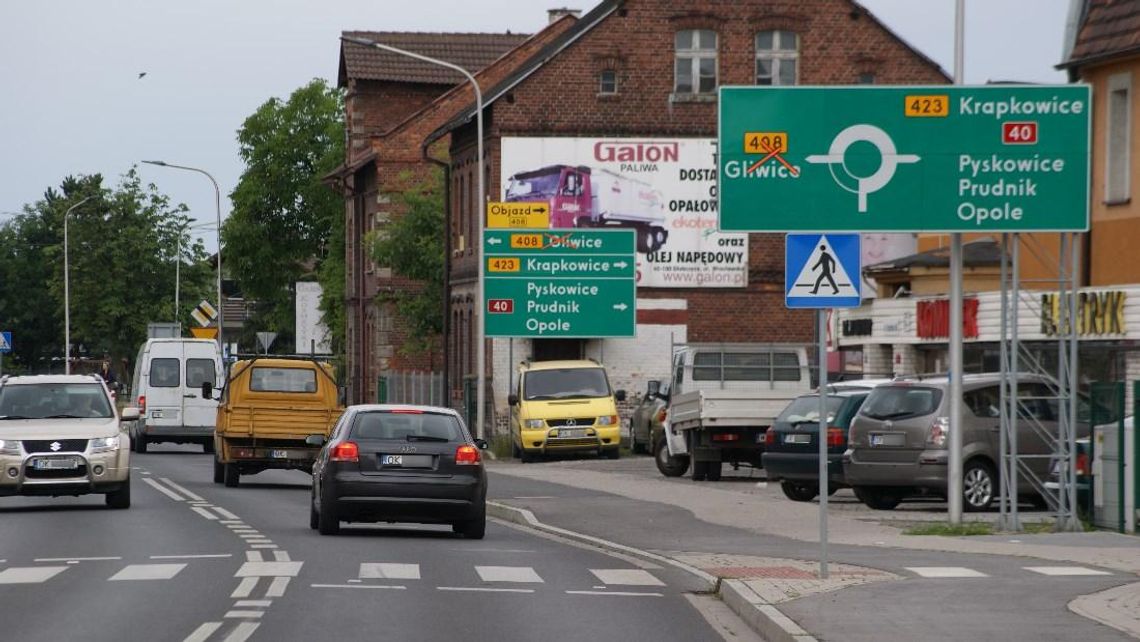 Znaki wprowadzają kierowców w błąd. Drogowcy zapomnieli o ich usunięciu