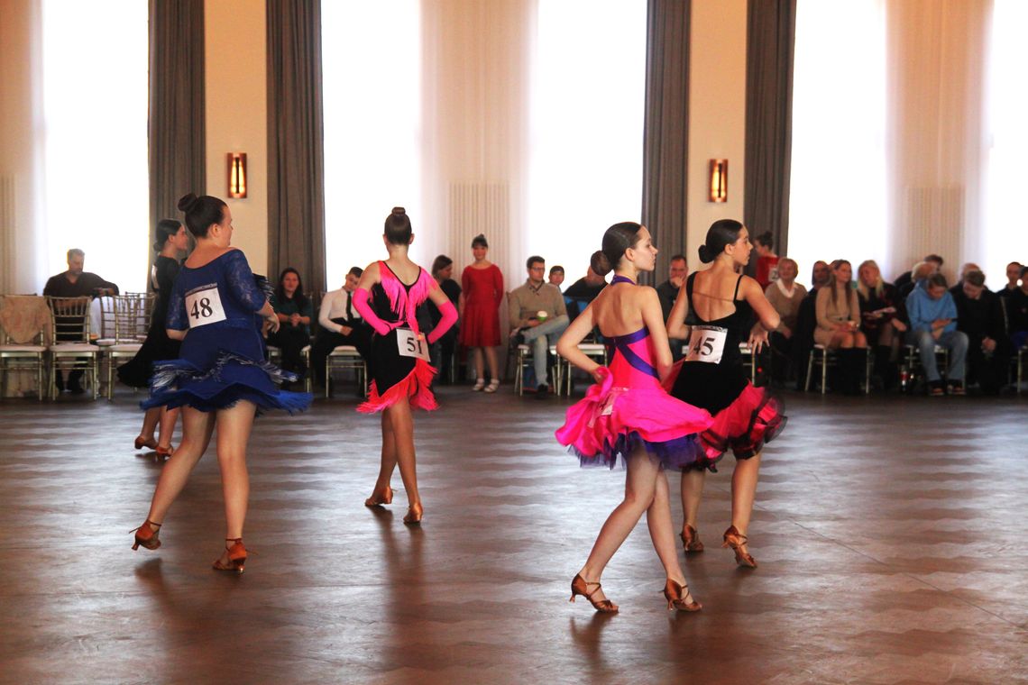 Znakomici tancerze oczarowali talentem. Turniej "Roztańczeni na wiosnę" w sali balowej Hotelu Hugo w Sławięcicach