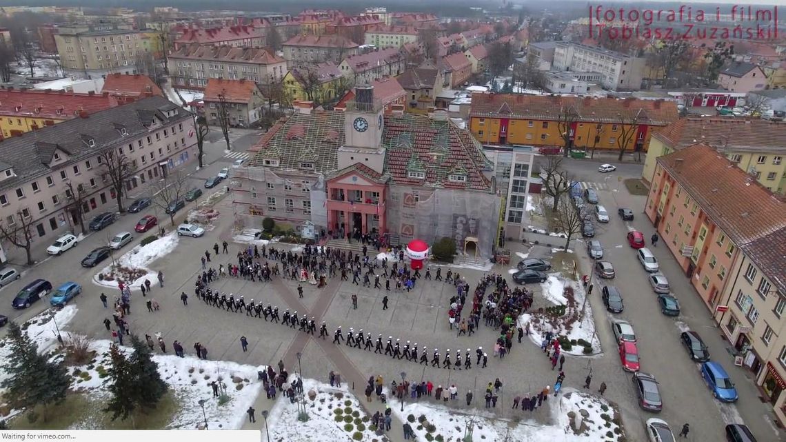 Zobacz, jak wyglądał polonez na placu Wolności. Nagranie WIDEO z drona