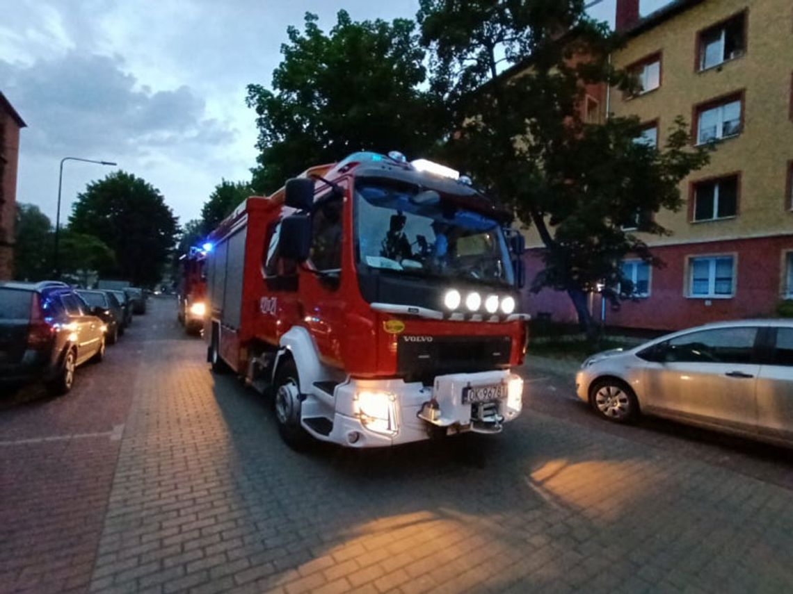 Zostawił potrawę na gazie i poszedł do sklepu. Znów interwencja służb w bloku przy ulicy Lompy