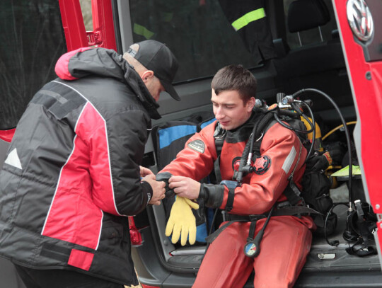 strażacy nurkowie kędzierzyn-koźle korzonek  (23)