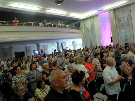 radni powiatowi starosta teatr przedstawienie  (65)