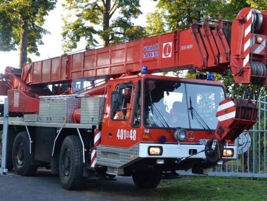 Strażacy wyciągali z Odry w Kędzierzynie-Koźlu ciężarówkę