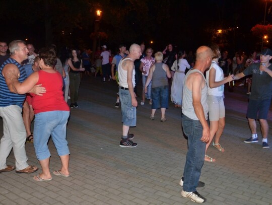 Potańcówka w parku pojednania w Kędzierzynie-Koźlu