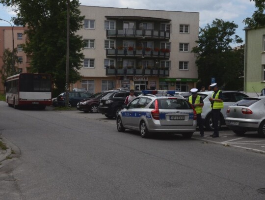 Kolizja autobusu miejskiego z pijanym rowerzystą przy ulicy Harcerskiej w Kędzierzynie-Koźlu