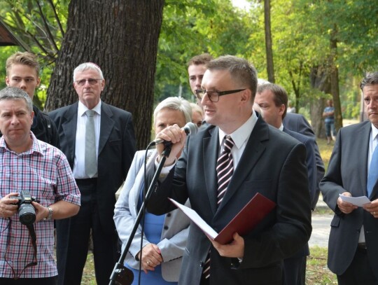 Odsłonięcie pamiątkowych tablic na stacji kolejowej w Koźlu