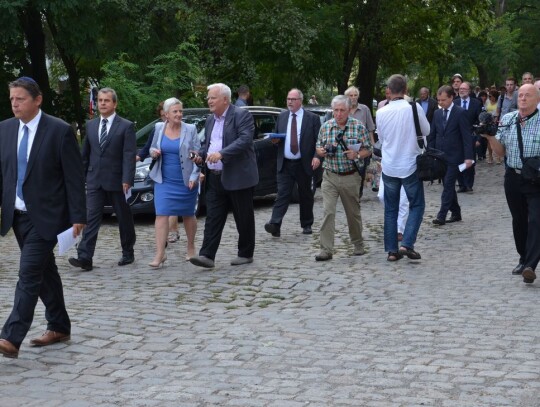 Odsłonięcie pamiątkowych tablic na stacji kolejowej w Koźlu