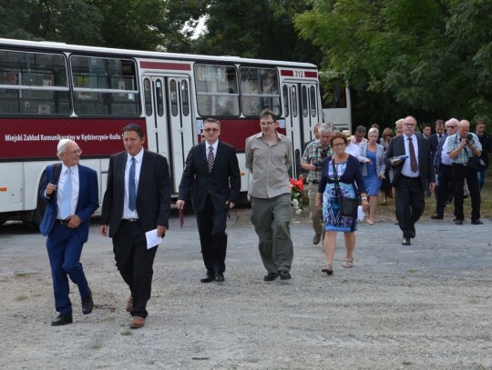 Odsłonięcie pamiątkowych tablic na stacji kolejowej w Koźlu