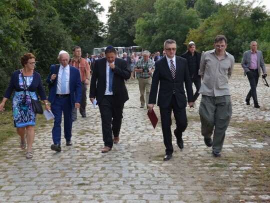 Odsłonięcie pamiątkowych tablic na stacji kolejowej w Koźlu