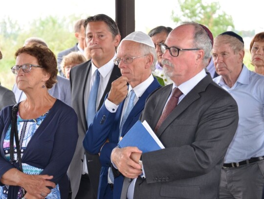 Odsłonięcie pamiątkowych tablic na stacji kolejowej w Koźlu