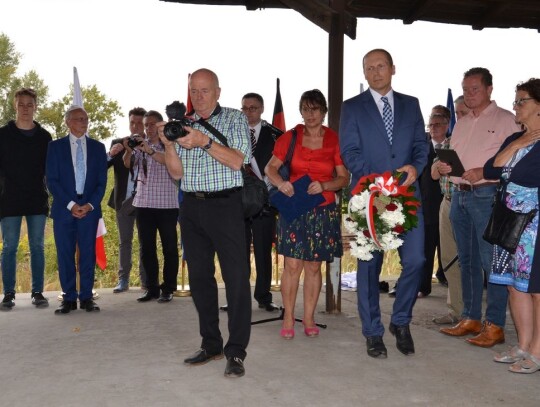 Odsłonięcie pamiątkowych tablic na stacji kolejowej w Koźlu