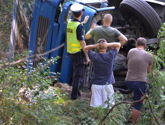 wypadek ciężarówki na drodze wojewódzkiej nr 408