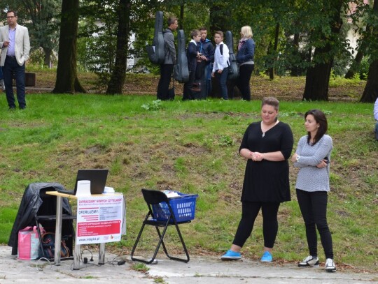 Wspólne czytanie "W pustyni i w puszczy" w kozielskiej muszli