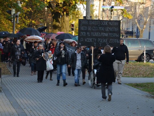 Czarny Protest w Kędzierzynie-Koźlu. Przemarsz ulicami miasta