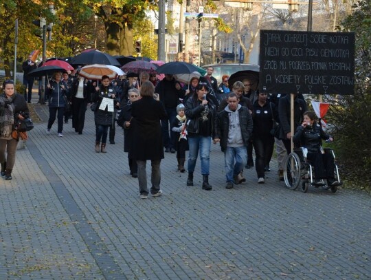 Czarny Protest w Kędzierzynie-Koźlu. Przemarsz ulicami miasta