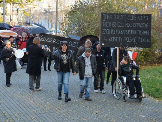 Czarny Protest w Kędzierzynie-Koźlu. Przemarsz ulicami miasta