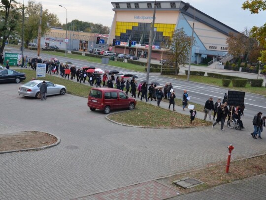 Czarny Protest w Kędzierzynie-Koźlu. Przemarsz ulicami miasta