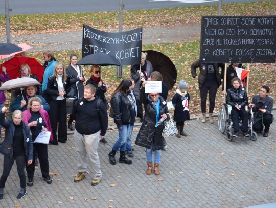 Czarny Protest w Kędzierzynie-Koźlu. Przemarsz ulicami miasta