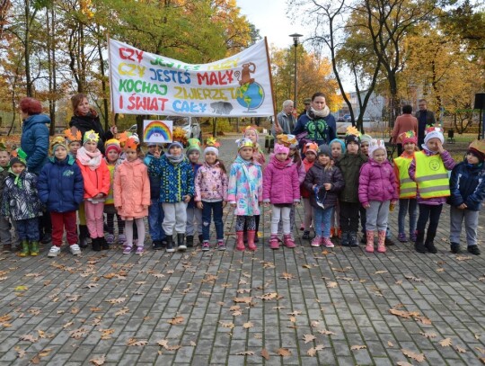 Wspólne sadzenie drzew w Parku Pojednania w Kędzierzynie-Koźlu