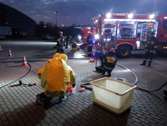 ćwiczenia straży pożarnej ratownictwo chemiczne  (1)