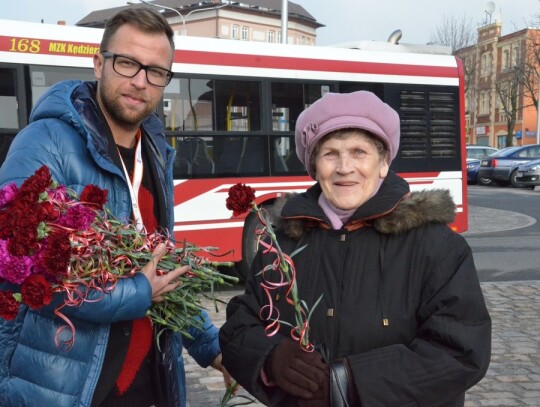 Kwiaty z okazji Dnia Kobiet od MZK Kędzierzyn-Koźle