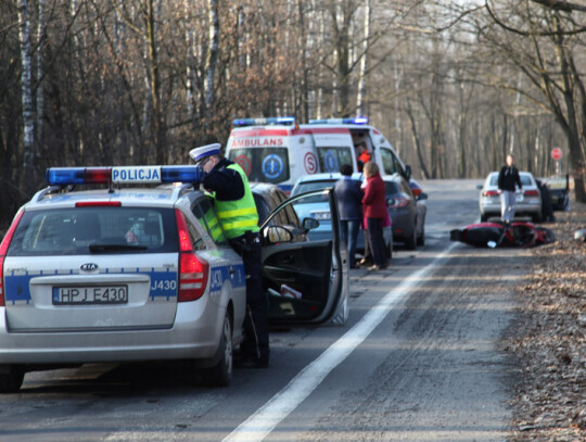 wypadek motocyklista ulica mostowa  (3)