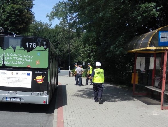 Zderzenie osobówki i autobusu MZK w Blachowni