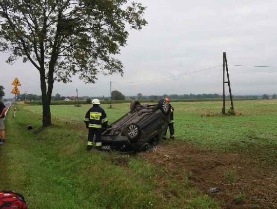 Dachowanie na drodze krajowej nr 45 w Komornie